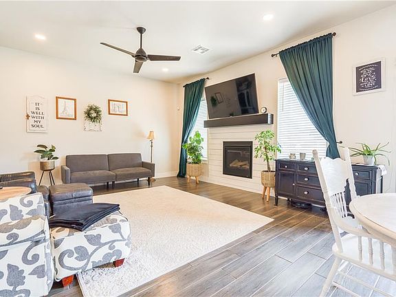 3rd image of 18001 Groveton Blvd