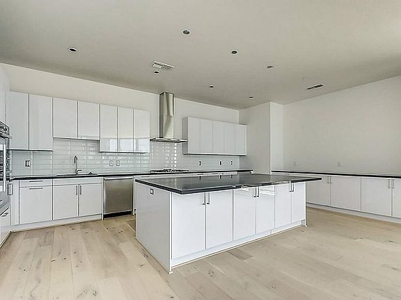4th image of 1409 Post Oak Blvd Unit 1604