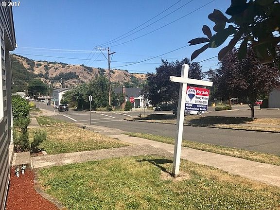 3rd image of 923 SE Roberts Ave