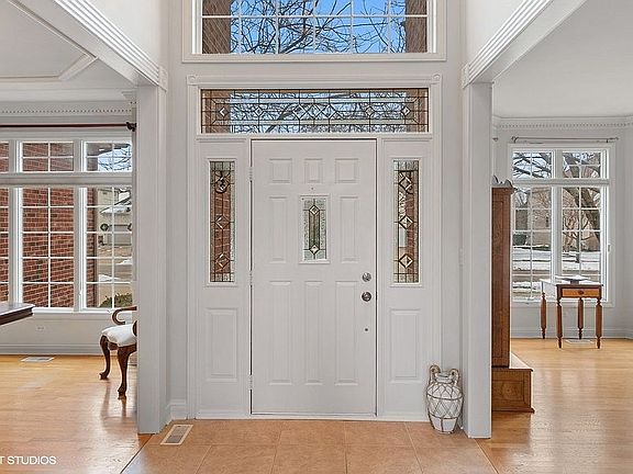 Foyer - 2 stories