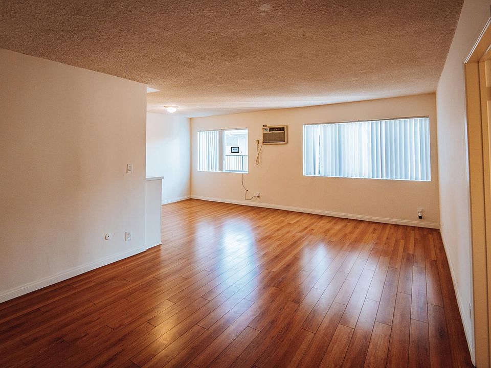 1st image of 7012 Lanewood Ave #211
