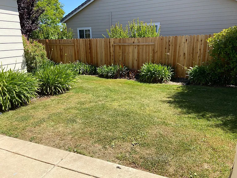 1030 Thompson Cir — Photo 20