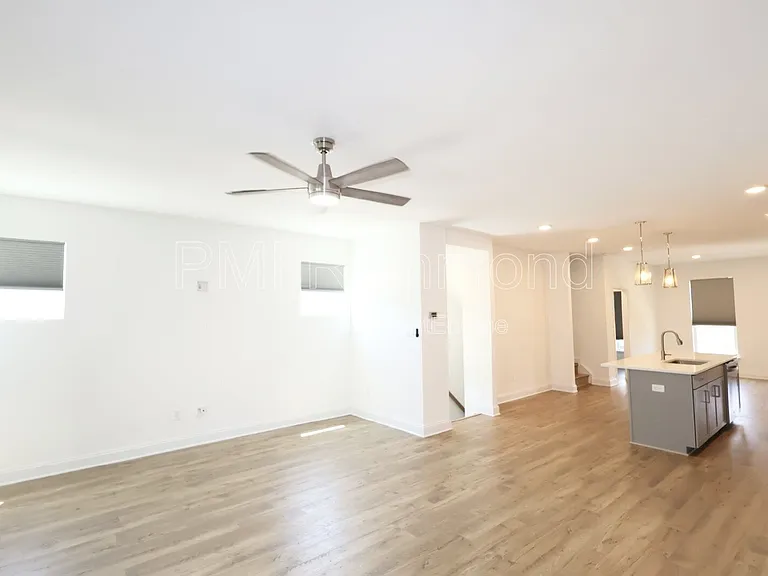 425 Randolph View Dr — Photo 16