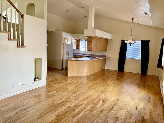 4th image of 1386 W Pebble Creek Dr