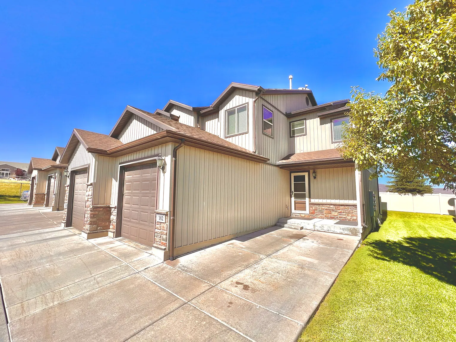 3 bed, 2050 sqft, $2,000 — Photo 1