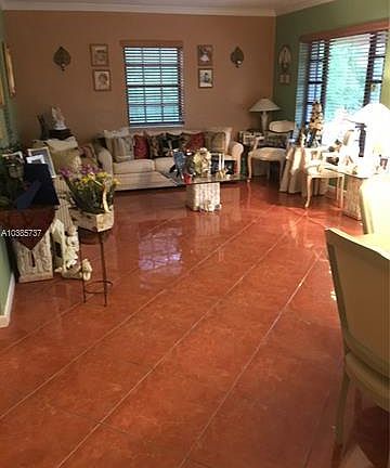 3rd image of 948 Raven Ave