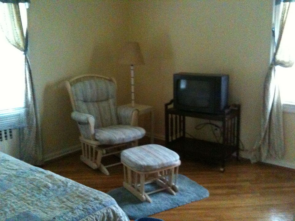 bedroom 2nd floor