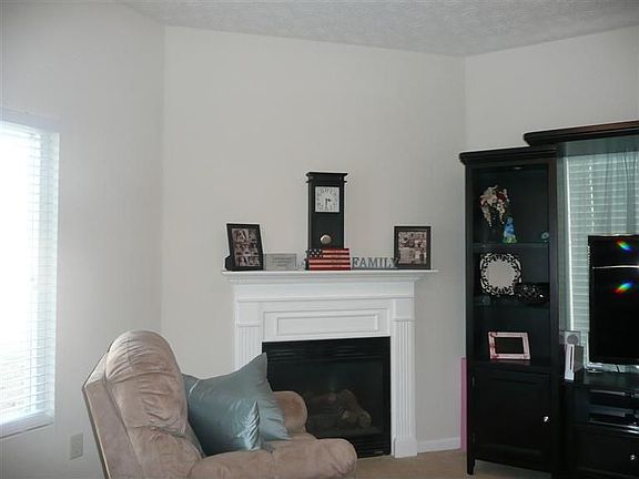 4th image of 2950 Kant Pl