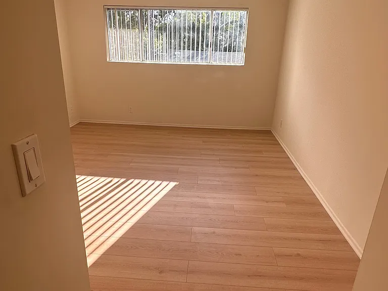1724 Montana Ave #5D — Photo 15