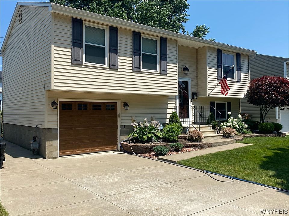 1st image of 72 Le Havre Dr