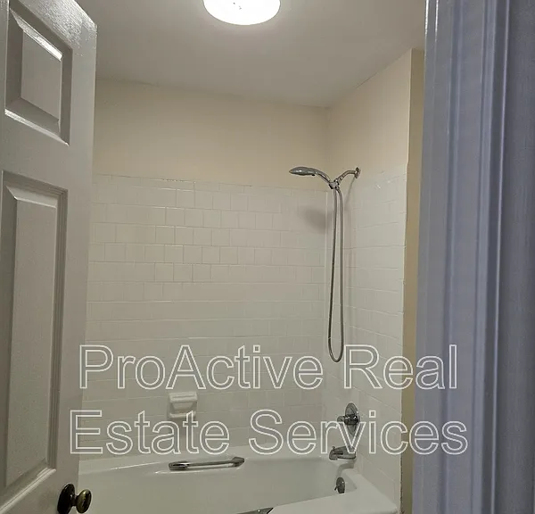 910 Colonial Ave — Photo 20
