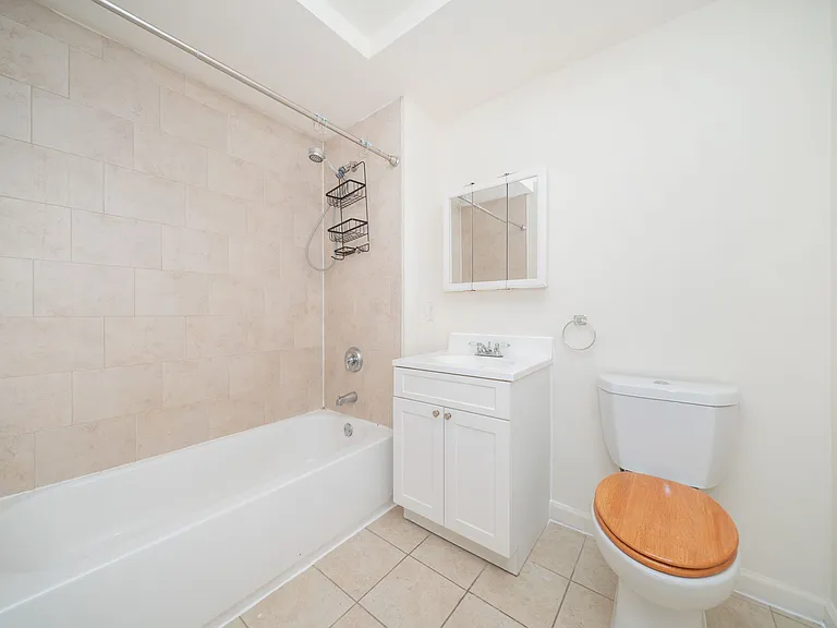 1417 Longfellow Ave #3G — Photo 6