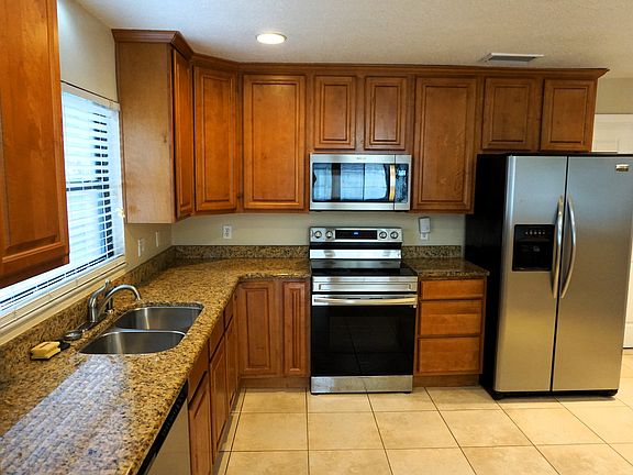 5th image of 7909 Clubhouse Estates Dr