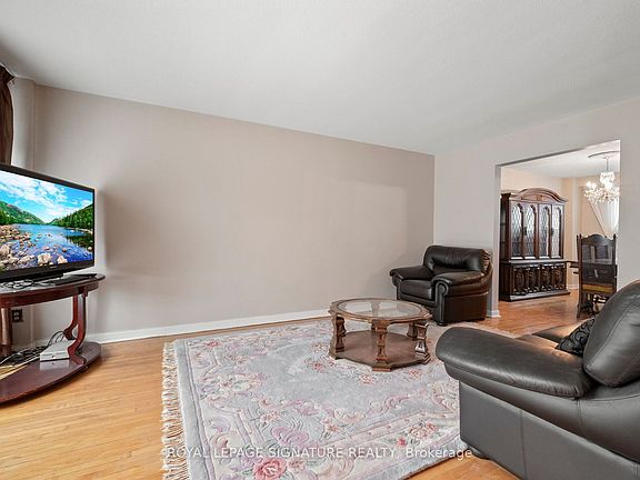 4th image of 1142 Alexandra Ave