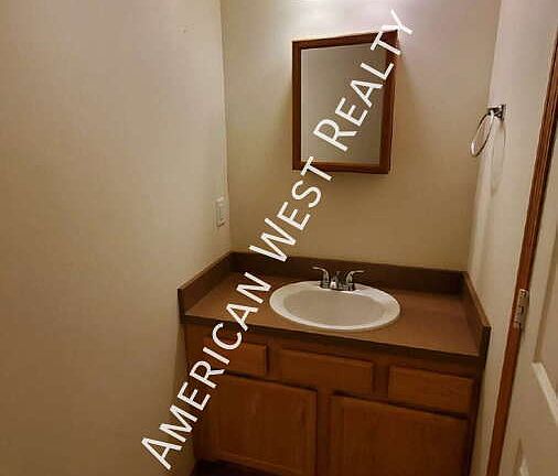 4th image of 1580 32nd St APT A