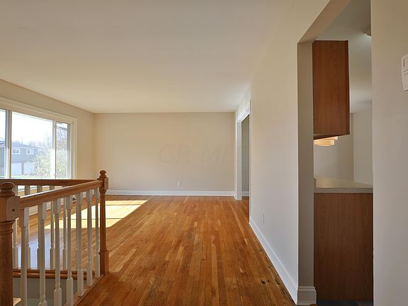 5th image of 1262 Oakfield Dr S