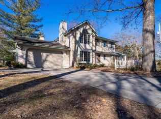 W265N3011 Peterson Dr, Pewaukee, WI 53072