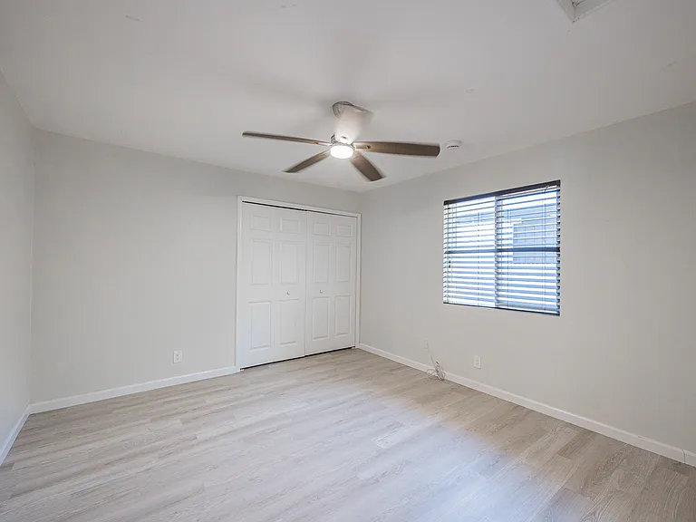 1332 E Whitton Ave — Photo 19