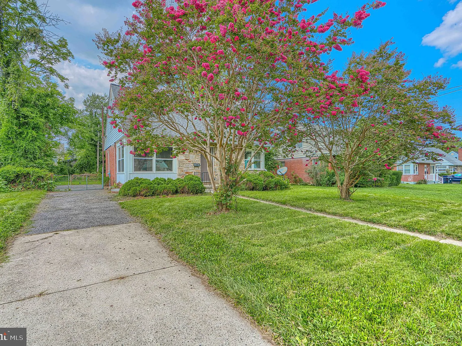 4 bed, 3.0 bath, 1464 sqft, $3,000 — Photo 2