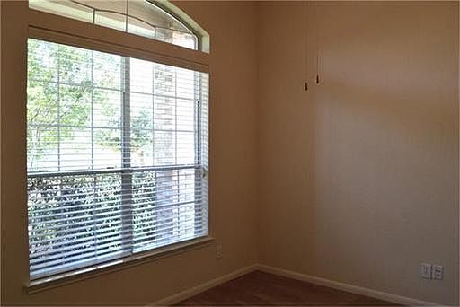 5th image of 10002 Hidden Falls Dr