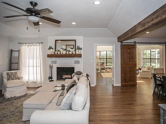 4th image of 3811 Leaning Oaks