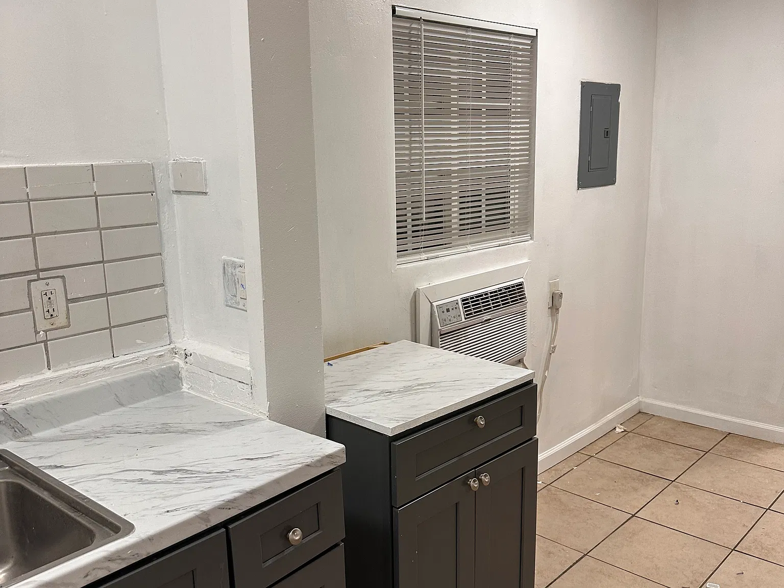 3 bed, 560 sqft, $1,780 — Photo 2