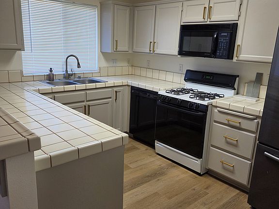 2nd image of 1009 Southampton Dr