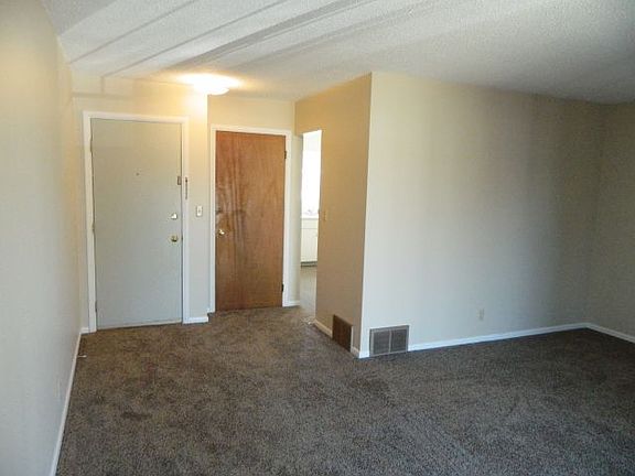 4th image of 2039 Howard Ave APT 3
