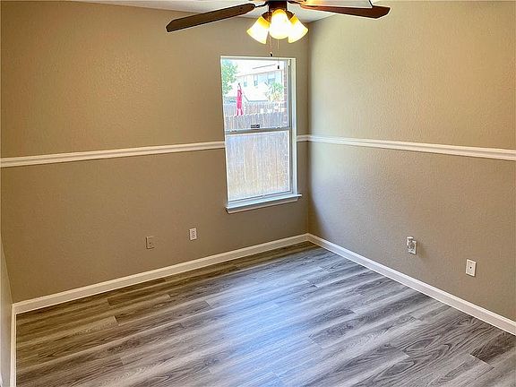 5th image of 305 Mossy Rock Dr