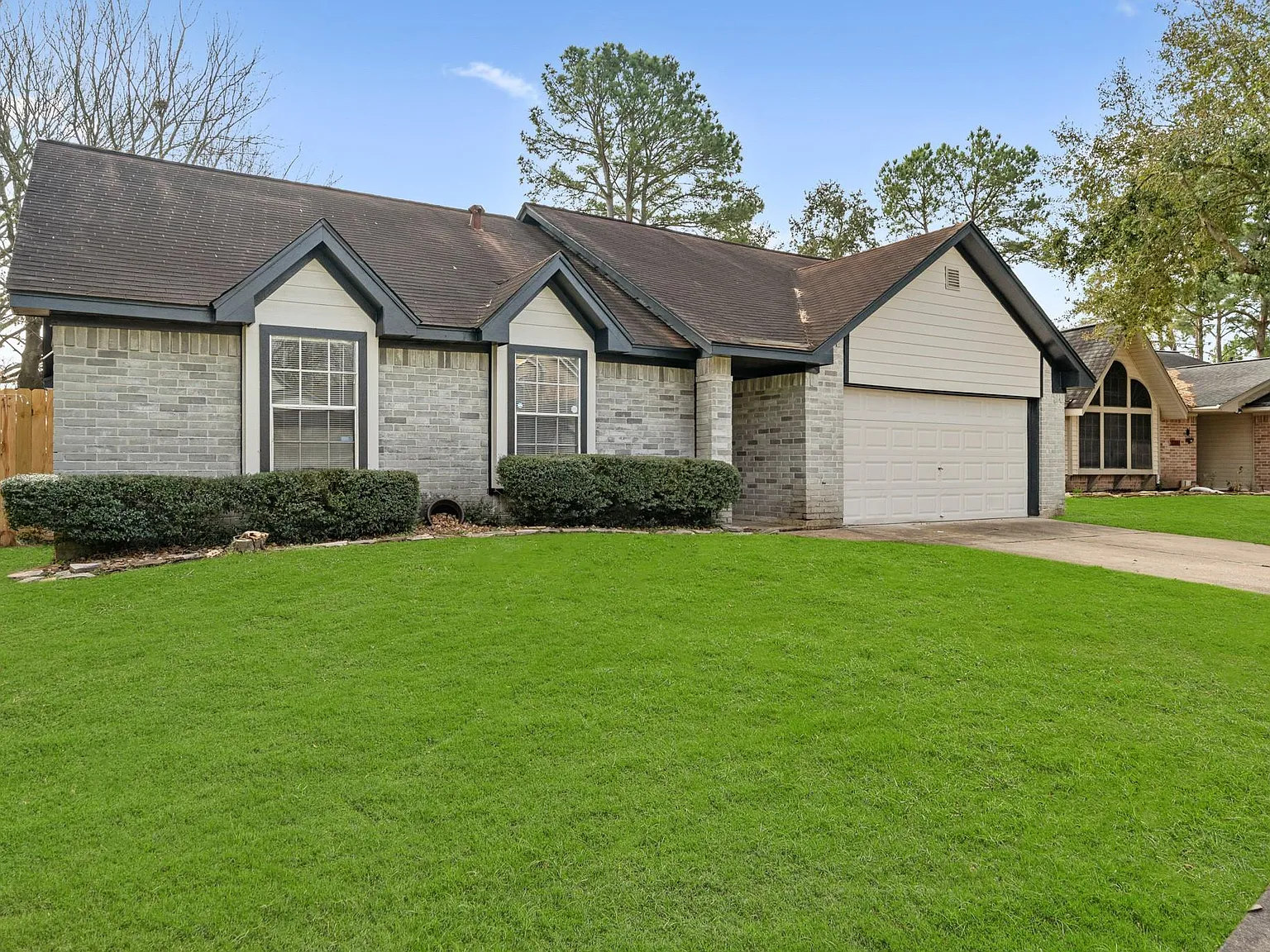 3 bed, 2.0 bath, 1327 sqft, $1,800 — Photo 2