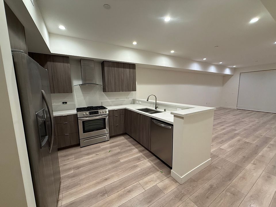 1st image of 1307 N Bronson Ave #202