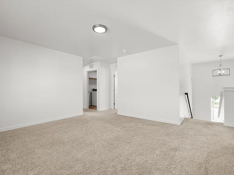 655 N Sevenoaks Ave — Photo 15