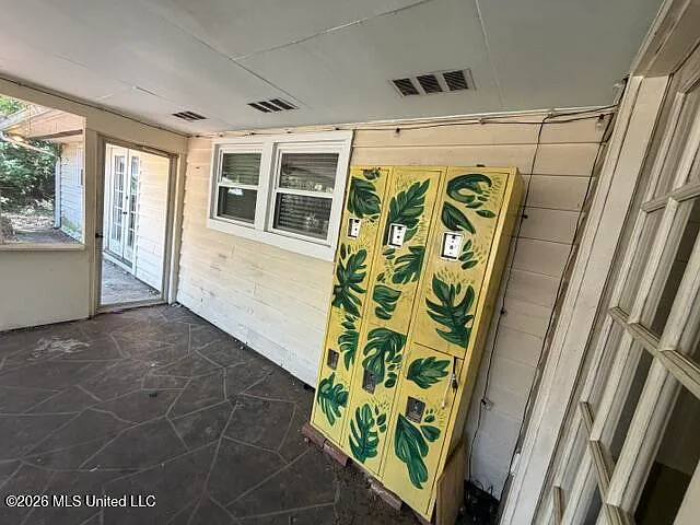 710 Mills Ave — Photo 26