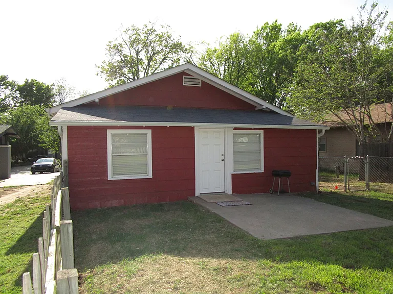 611 S Flood Ave — Photo 16
