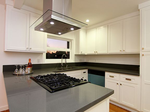 5th image of 13928 Hamlin St