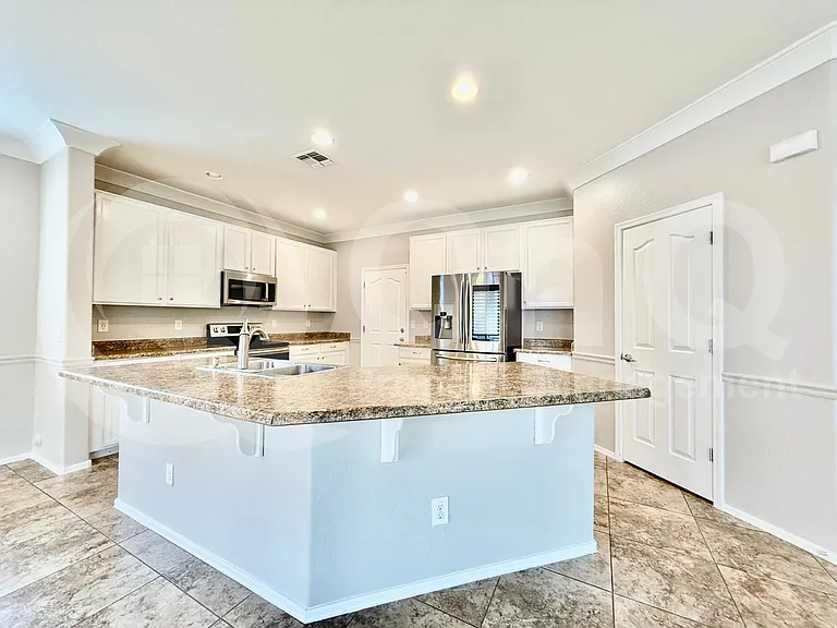 12025 W Avenida Del Rey — Photo 8