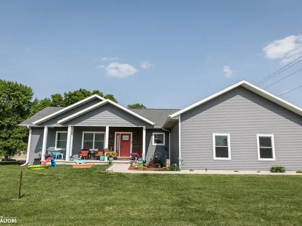 909 2nd Pl NW, Britt, IA 50423
