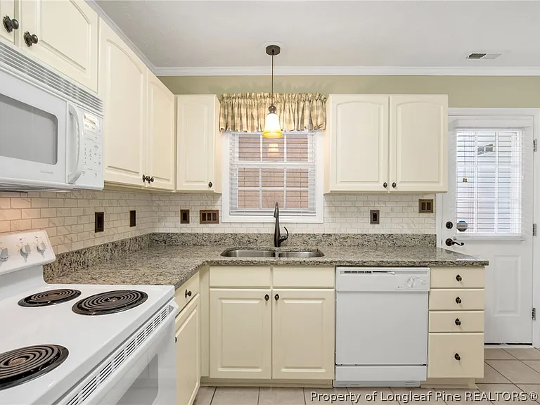 425 Cityview Ln — Photo 8