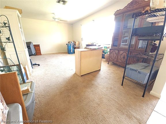 5th image of 409 Blossom Dr