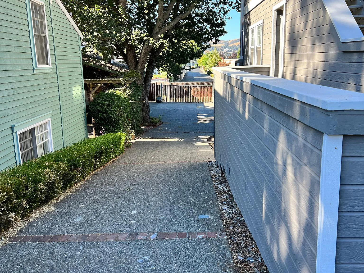 442 E H St — Photo 2