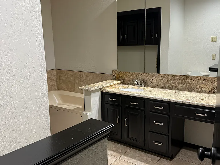 3922 Westminster Dr — Photo 7