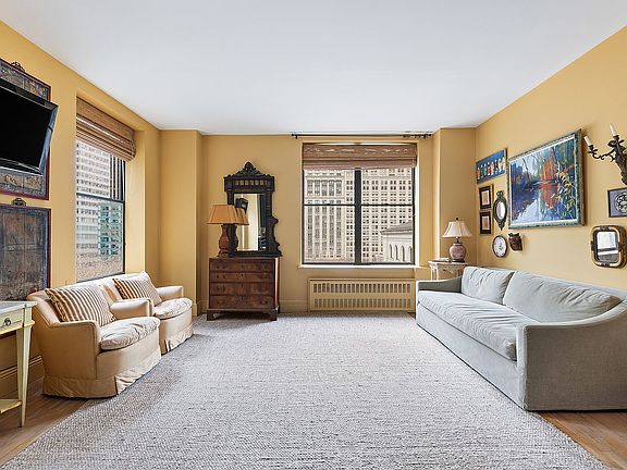 3rd image of 32 W 40th St APT 8D