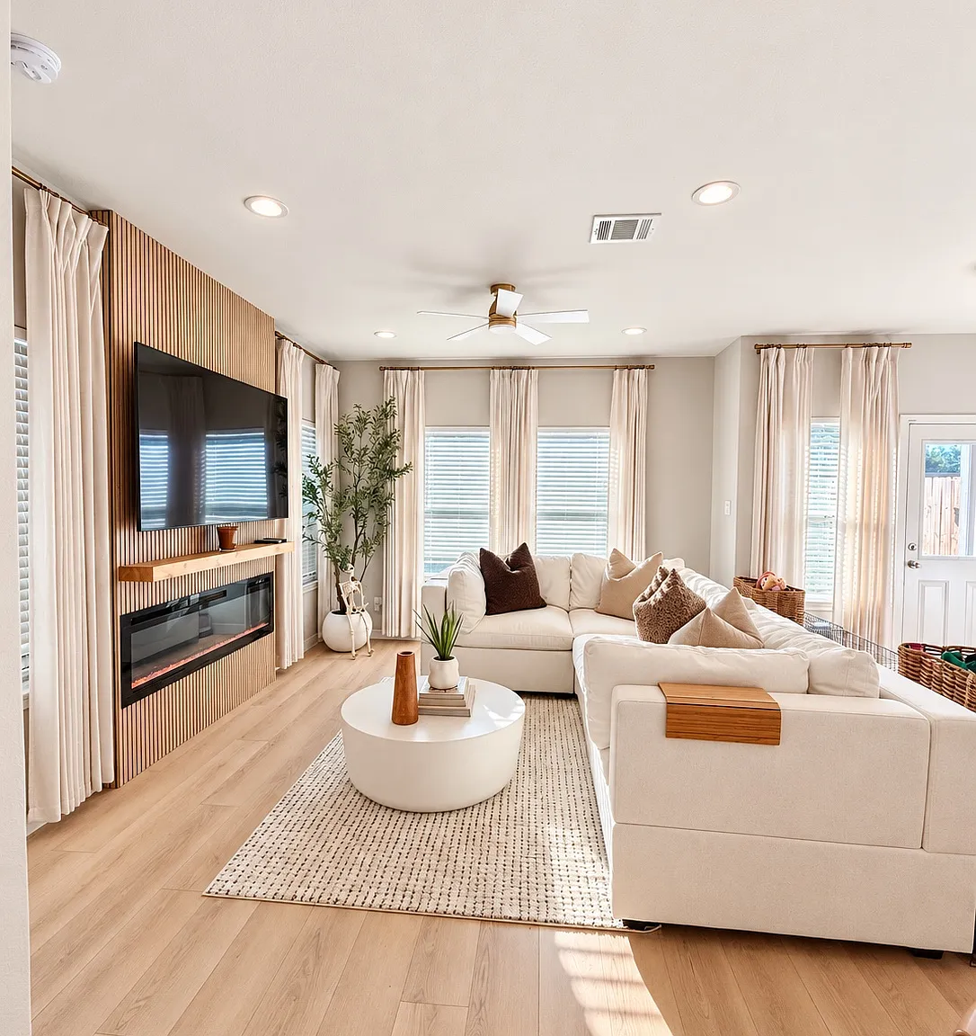 3 bed, 2.5 bath, 1476 sqft, $2,400 — Photo 2