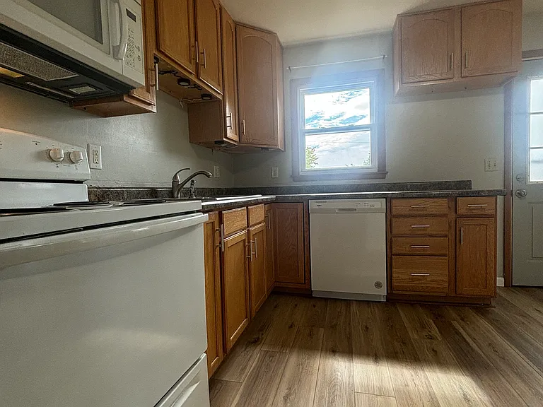 2914 Woodland Ln — Photo 2