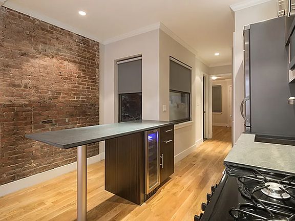 3rd image of 515 W 47th St APT 4C
