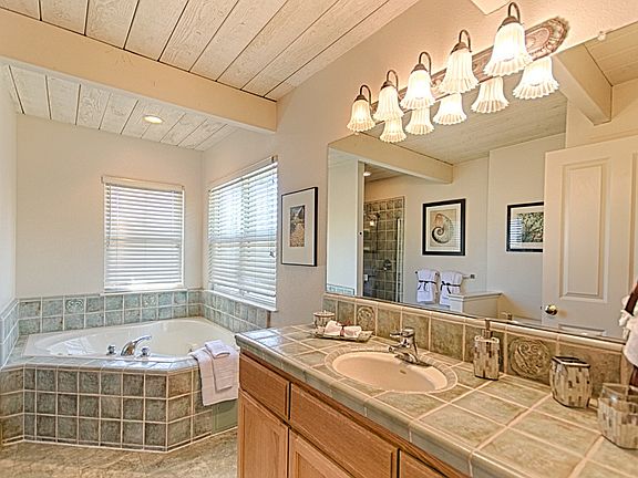 4th image of 407 El Salto Dr