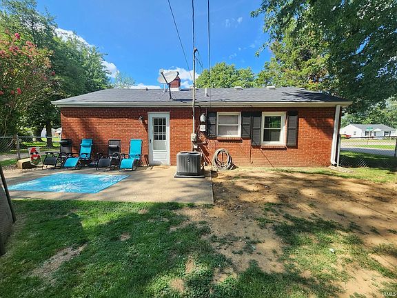 5th image of 1625 Waggoner Ave
