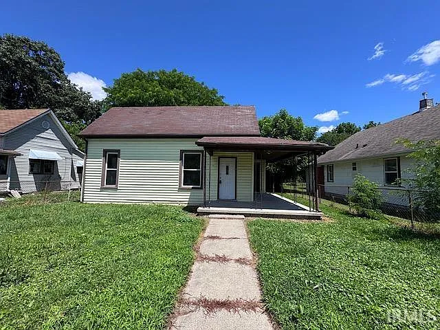 1022 W 1st St — Photo 1