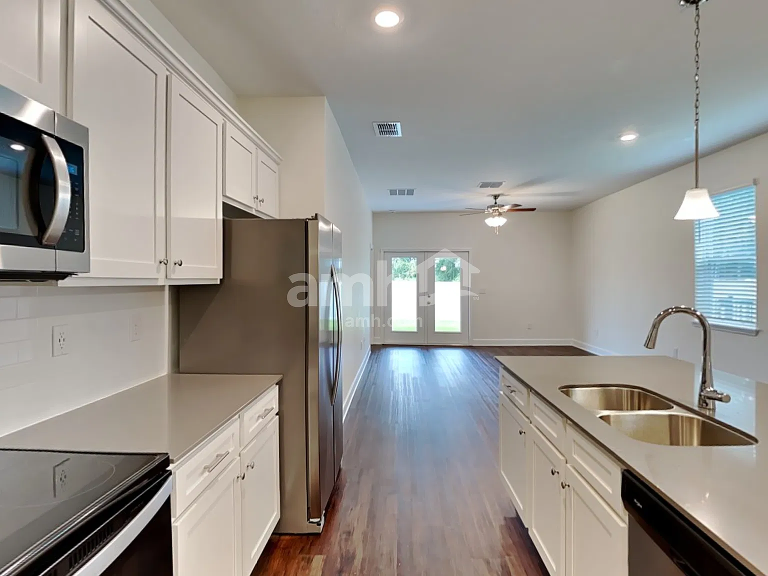 3 bed, 2.0 bath, 1588 sqft, $2,305 — Photo 3