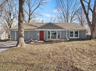 10524 E Lake Dr, Independence, MO 64053